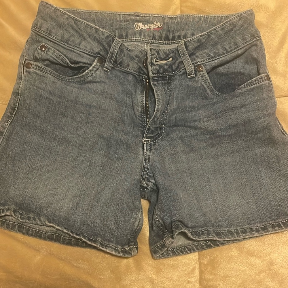 Denim shorts by Wrangler. Size 7 for juniors/teens.